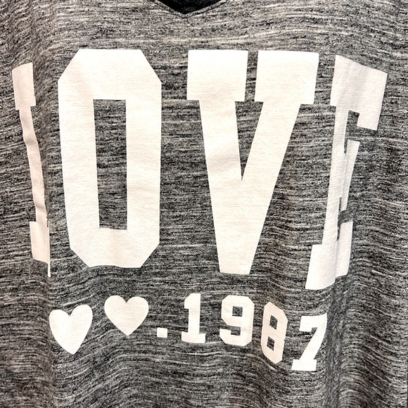 🔖 CLEARANCE🔖REFLEX 🖤 SOFT GRAY/BLACK LONG SLEEVE V-NECK “LOVE” TSHIRT TOP 3X - Picture 3 of 7